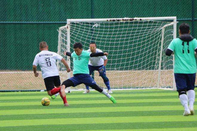 aoa体育教练-关于职业足球比赛火热进行，球员实力大比拼的信息