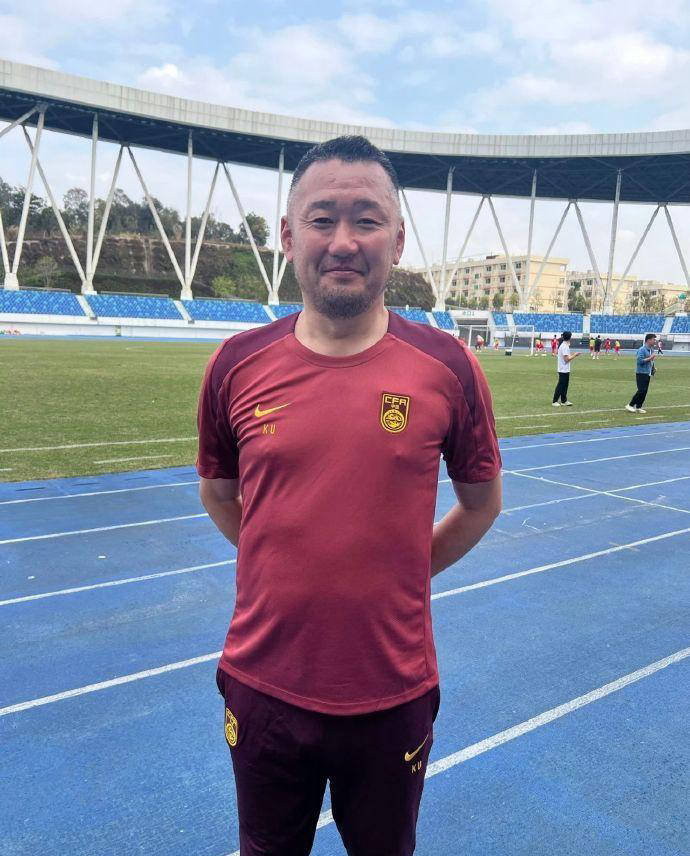 aoa体育馆-波尔多球员受伤退出比赛，情况堪忧的简单介绍