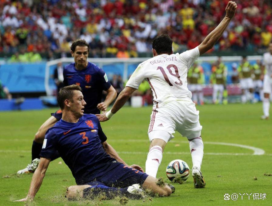 aoa体育培训-欧锦赛小组赛，荷兰队大胜西班牙