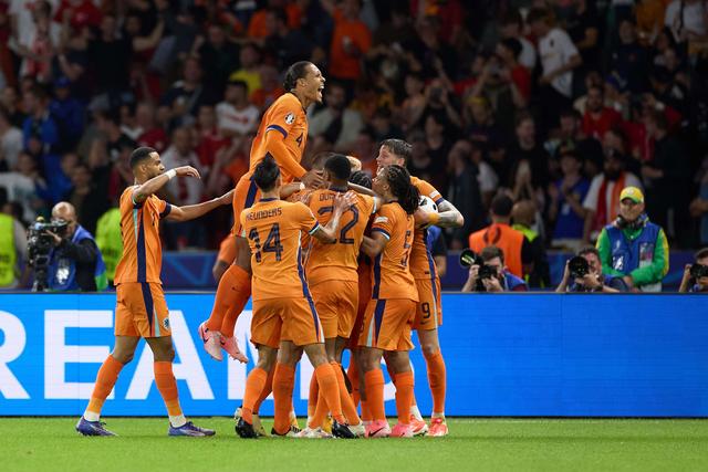欧锦赛小组赛,荷兰队大胜西班牙 欧锦赛小组赛,荷兰队大胜西班牙