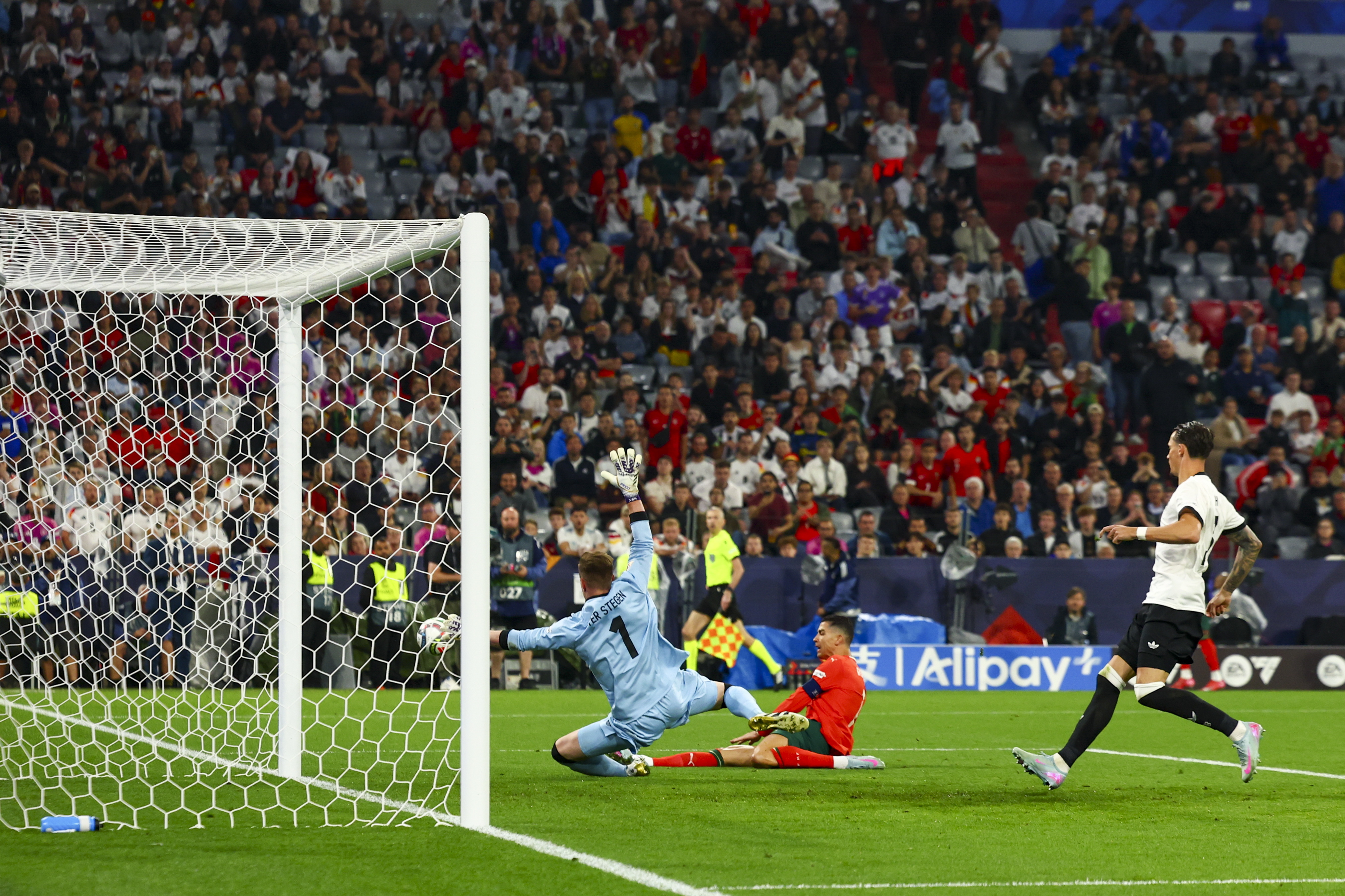 令人震惊!欧国联比赛场上的惊心动魄的简单介绍 令人震惊!欧国联比赛场上的惊心动魄的简单介绍