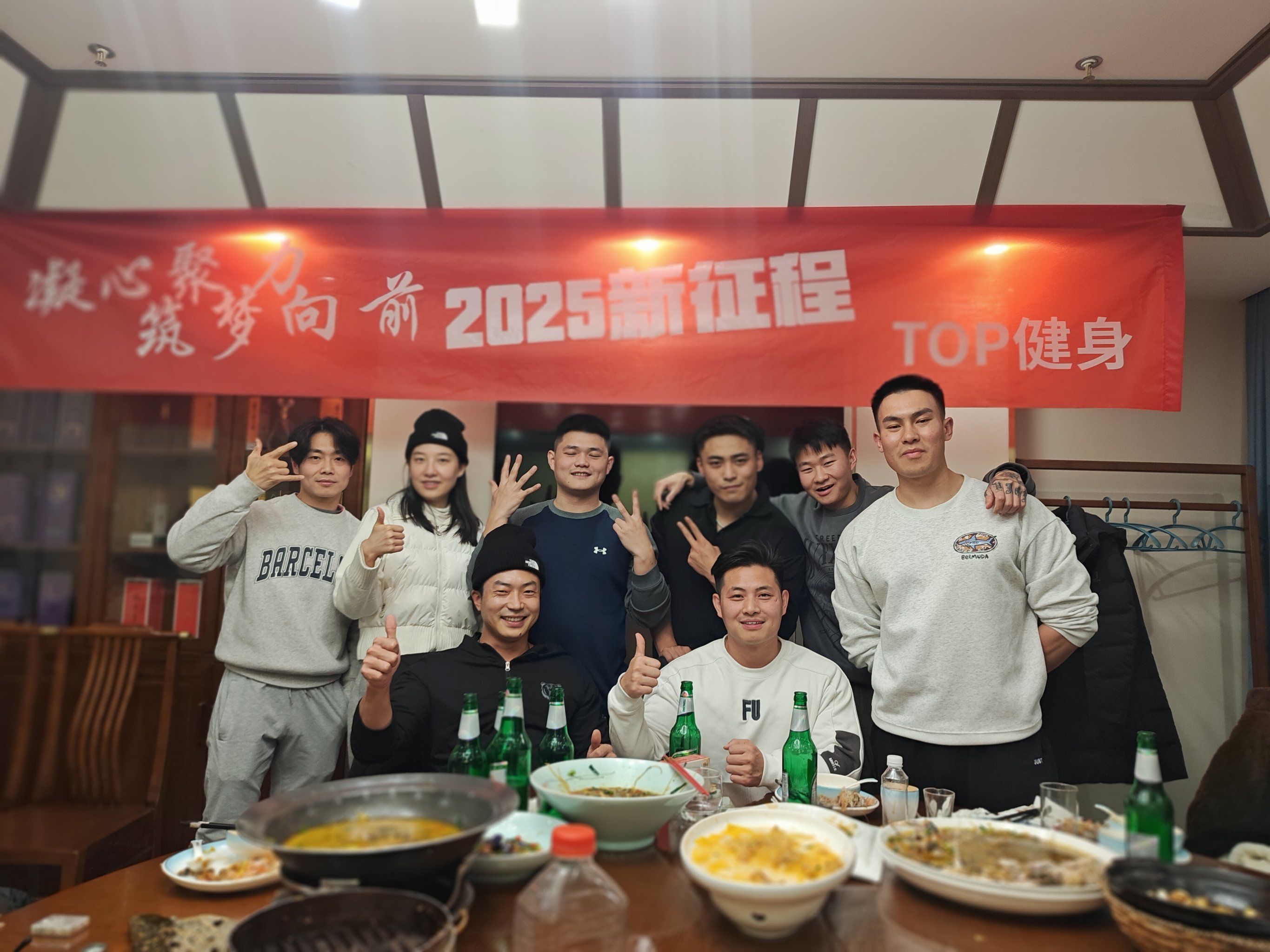 关于球队举行庆功宴,球员家属聚餐共庆新赛季的信息 关于球队举行庆功宴,球员家属聚餐共庆新赛季的信息