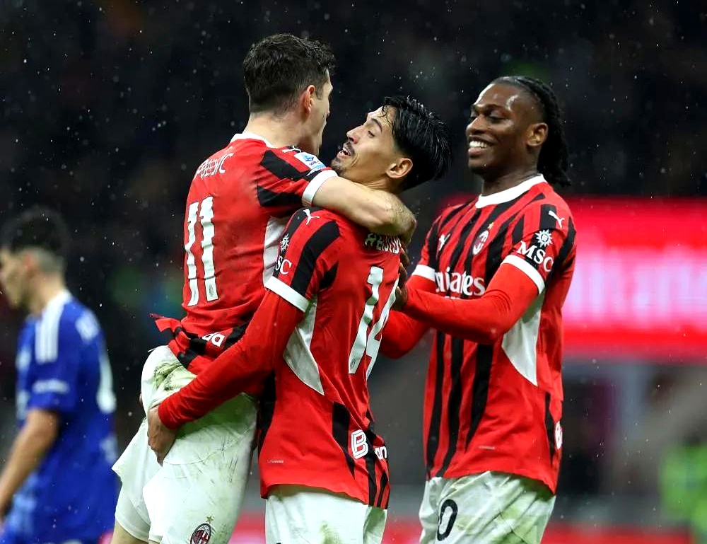 那不勒斯主场胜利，争夺欧冠资格