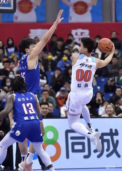 辽宁男篮出色表现,轻松击败了青岛队 辽宁男篮出色表现,轻松击败了青岛队