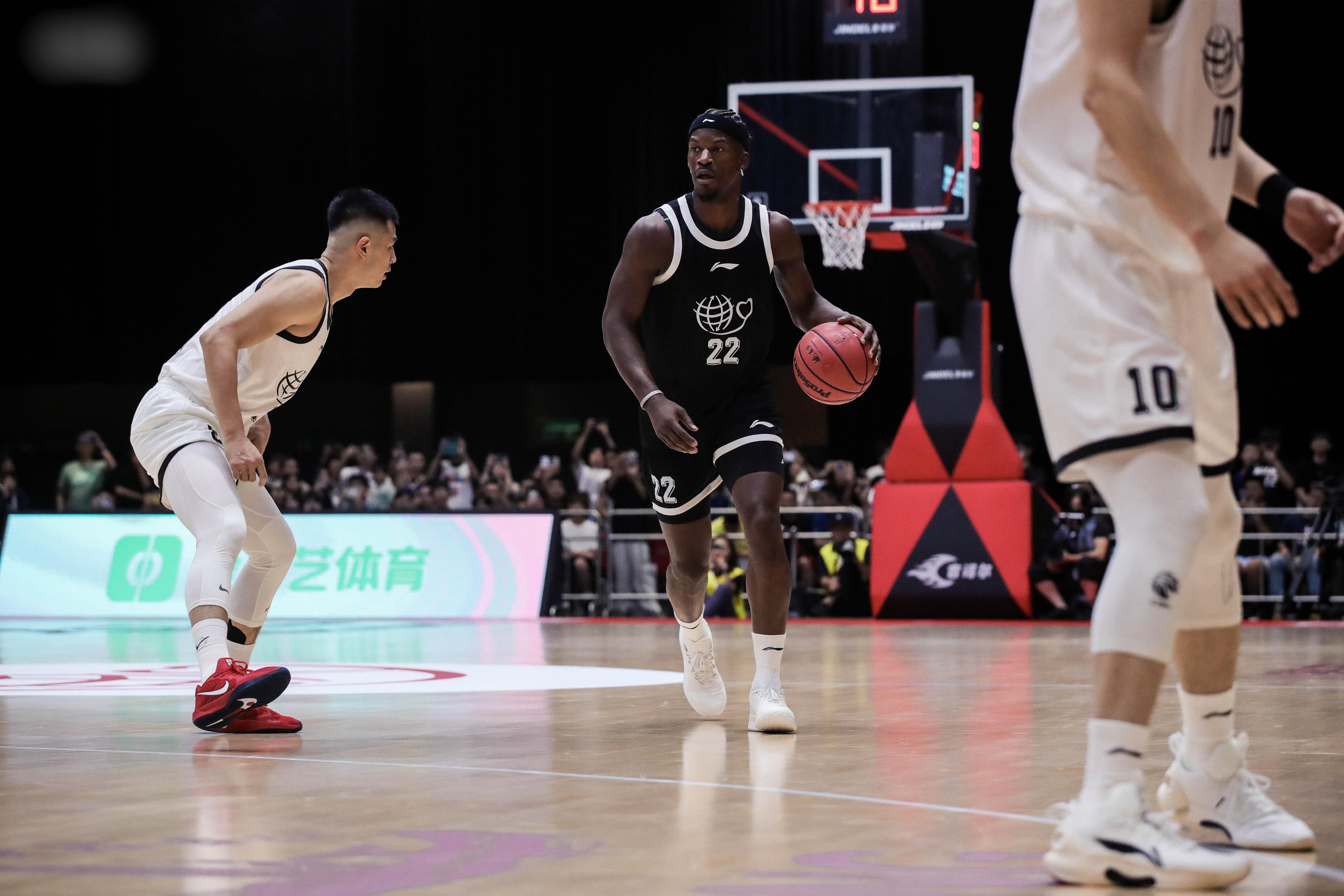 aoa体育培训-篮球界巨星参加慈善赛助力慈善事业