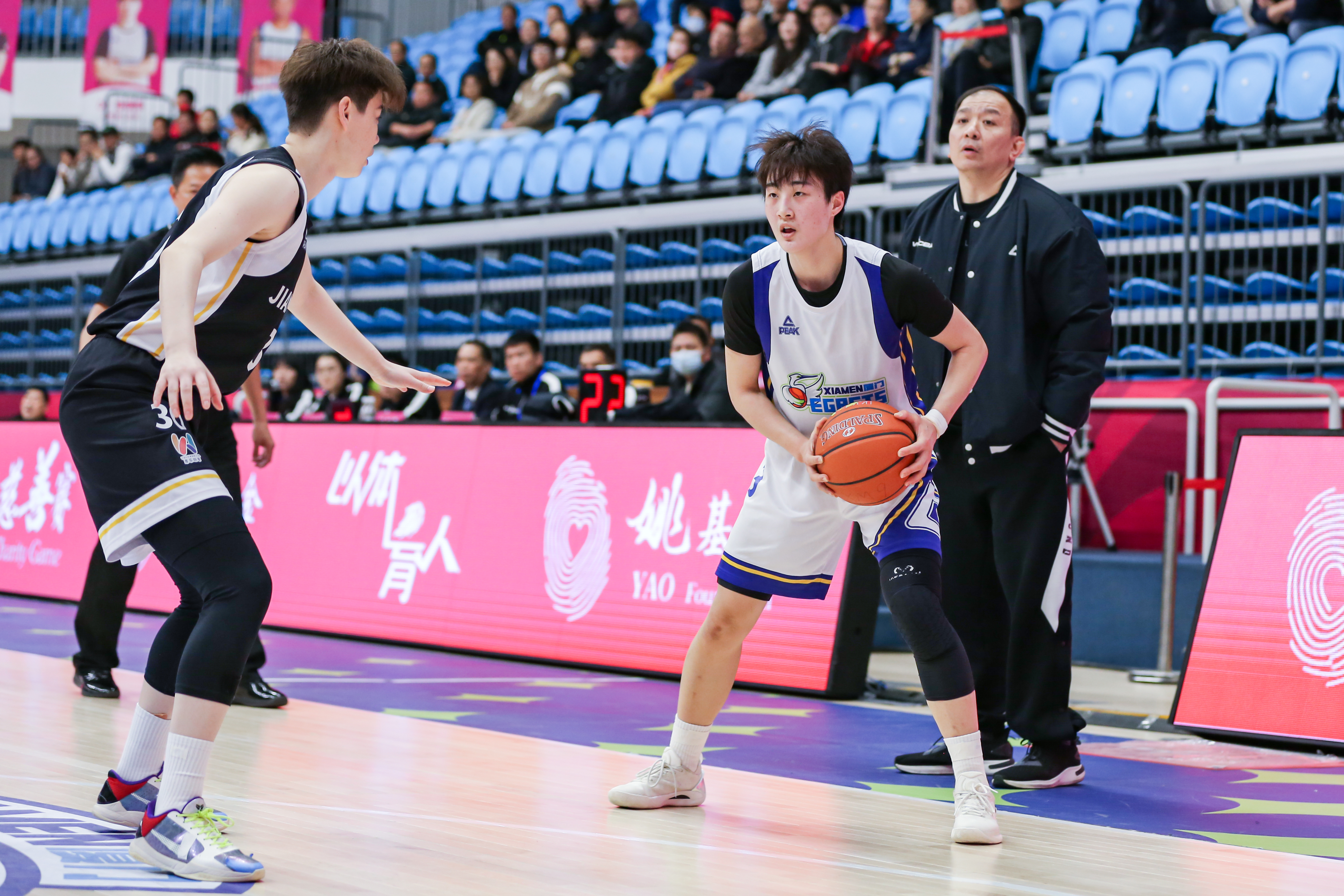 江苏男篮外援发挥出色，助力球队胜利的简单介绍