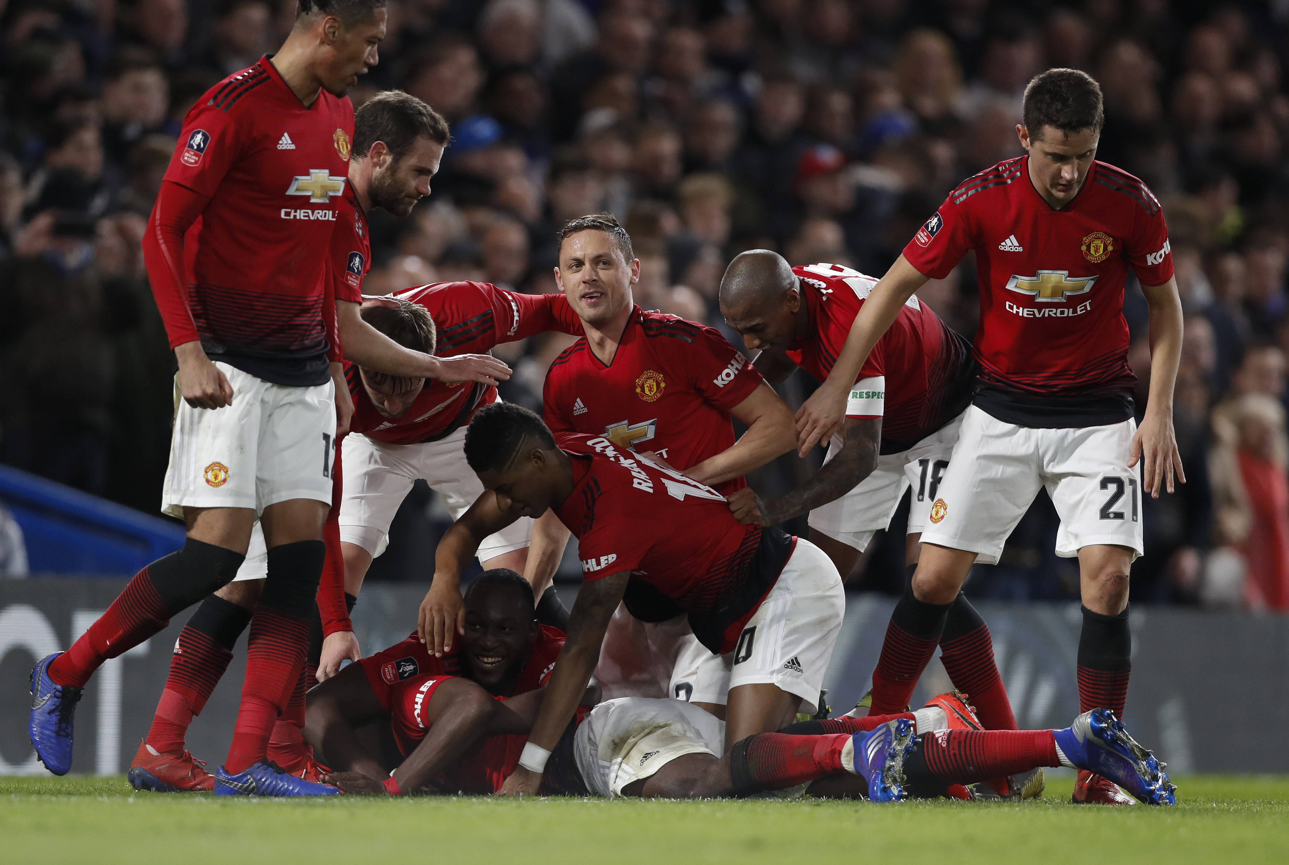 切尔西主场逆转胜曼联,豪取胜利 切尔西主场逆转胜曼联,豪取胜利