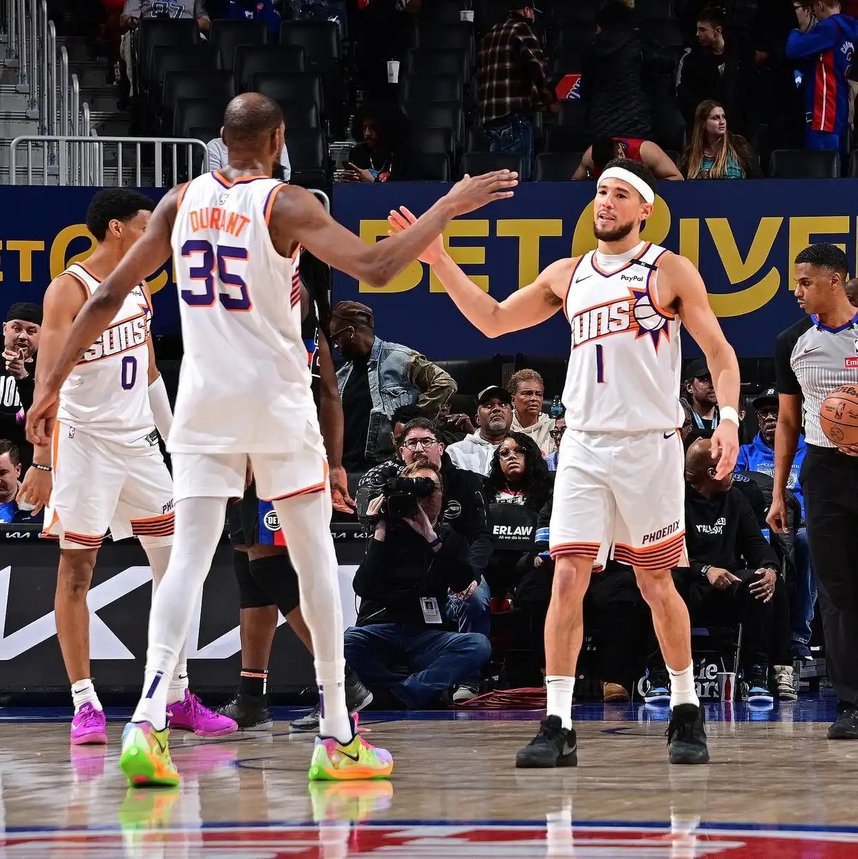 aoa体育视频-包含开拓者篮网对决，两队实力碰撞点燃球场热度的词条