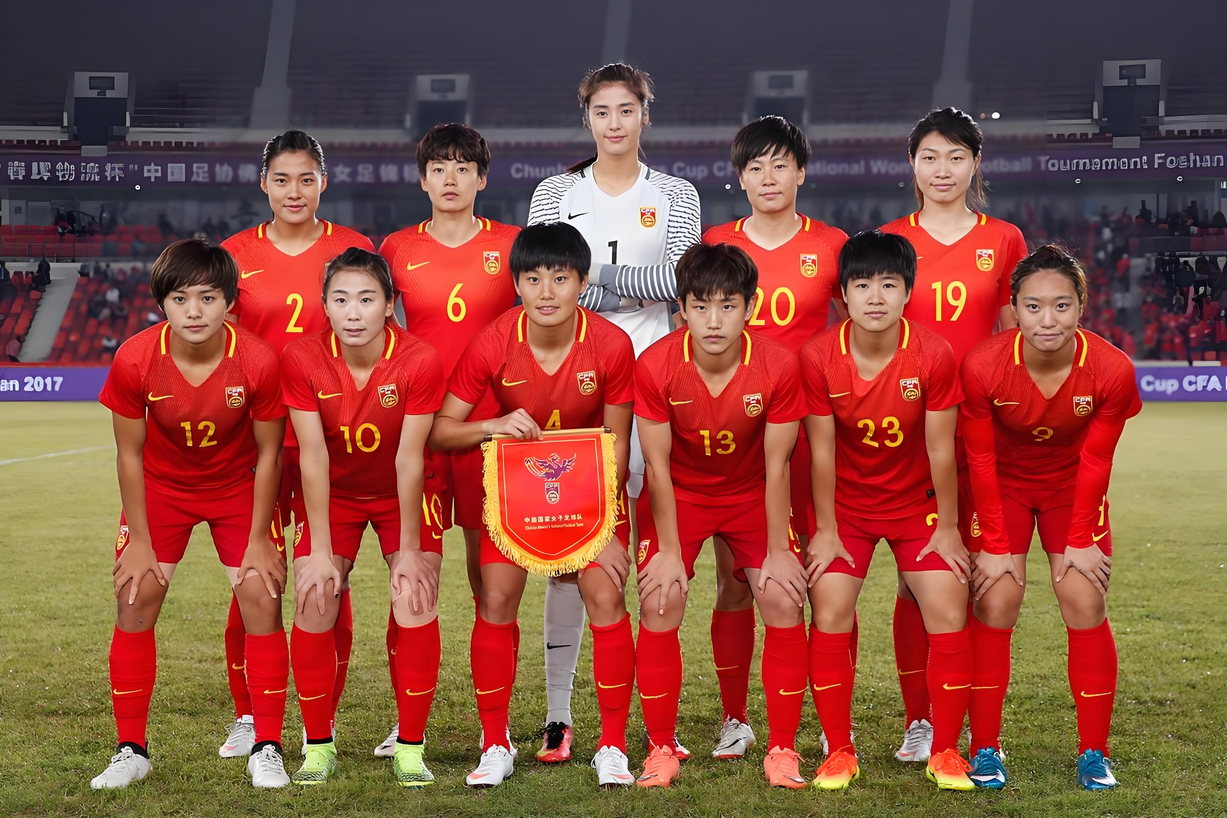 包含国内足球比赛：女足代表团展现实力的词条