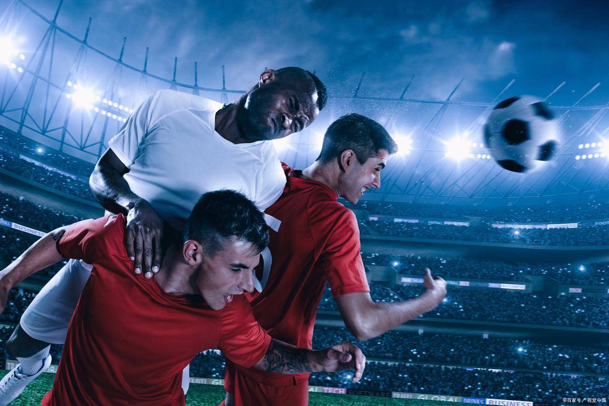 足球场上豪情壮志，热血激荡