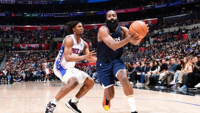 赫罗斯职业队客场击败雷加利斯,全取三分的简单介绍 赫罗斯职业队客场击败雷加利斯,全取三分的简单介绍