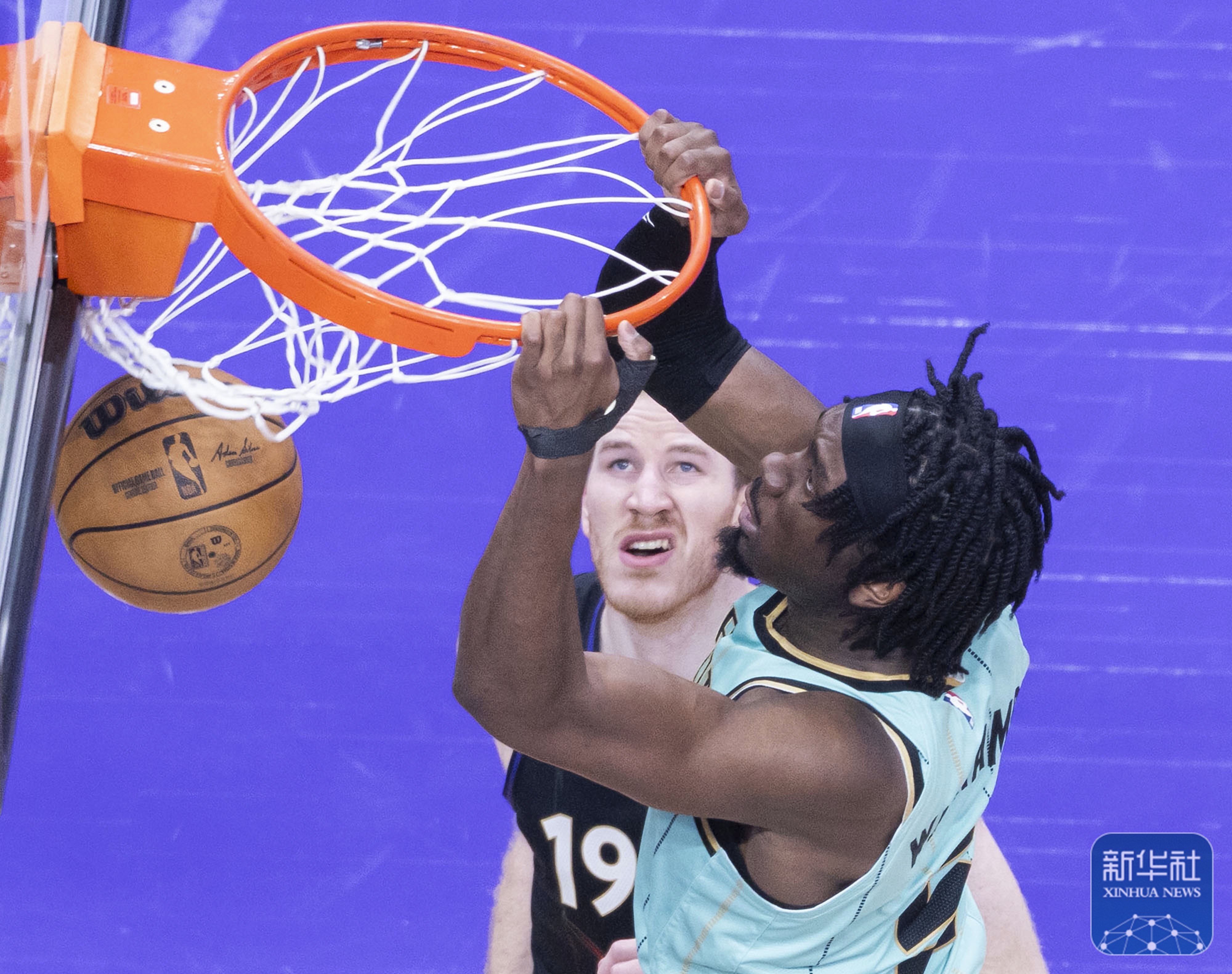 包含猛龙后卫连续砍分,带领球队逆转胜利的词条 包含猛龙后卫连续砍分,带领球队逆转胜利的词条