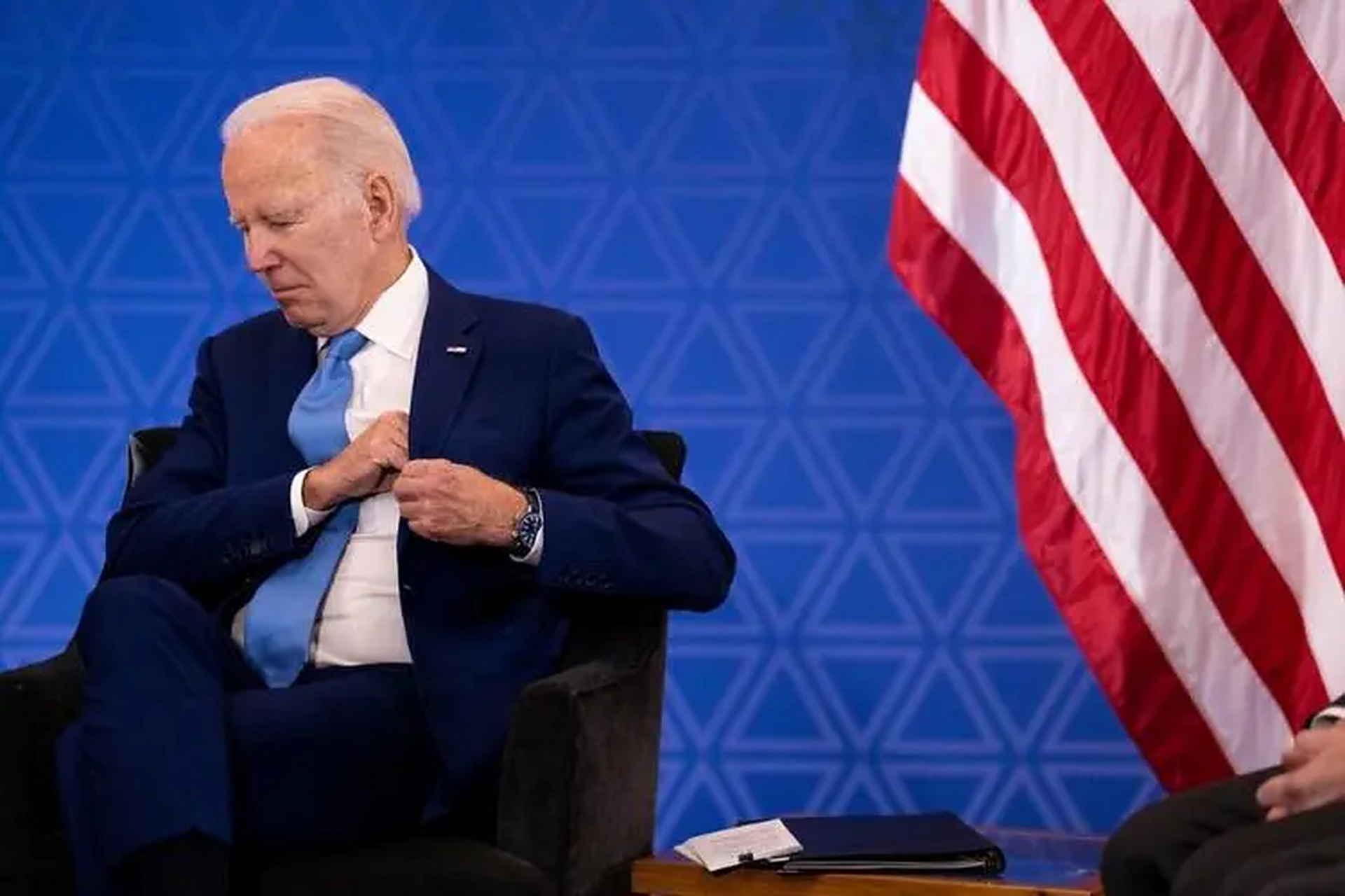 aoa体育培训-红蓝军团将在本周末迎来新一轮激烈较量