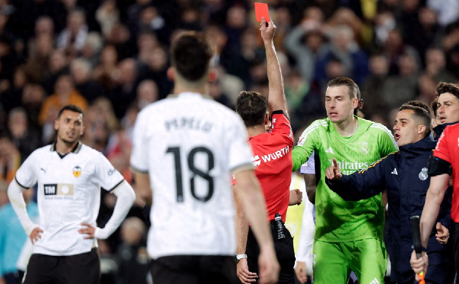 aoa体育馆-瓦伦西亚在对阵皇马的比赛中取得平局