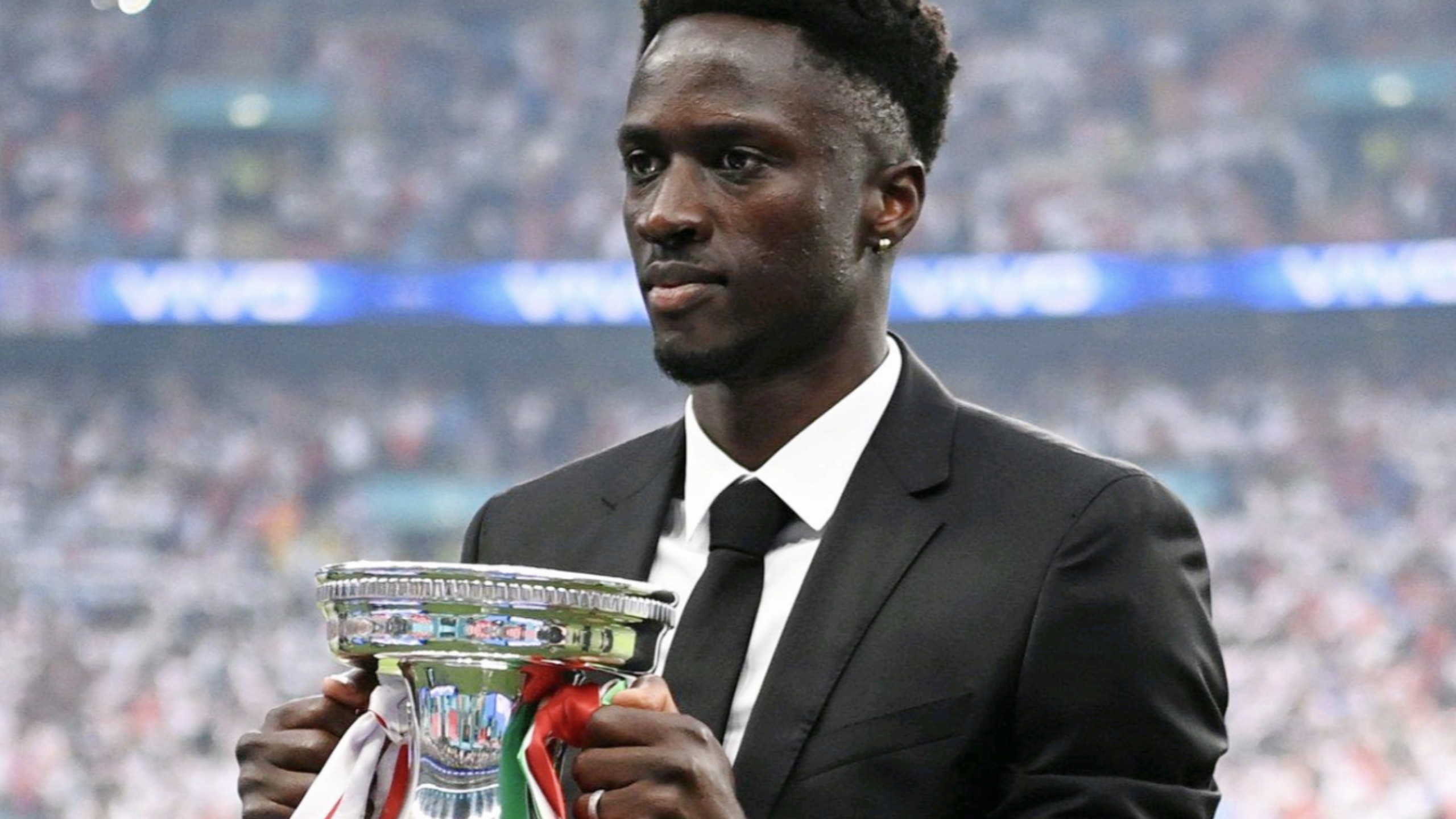 aoa体育活动-葡萄牙后卫在荷甲联赛表现出色