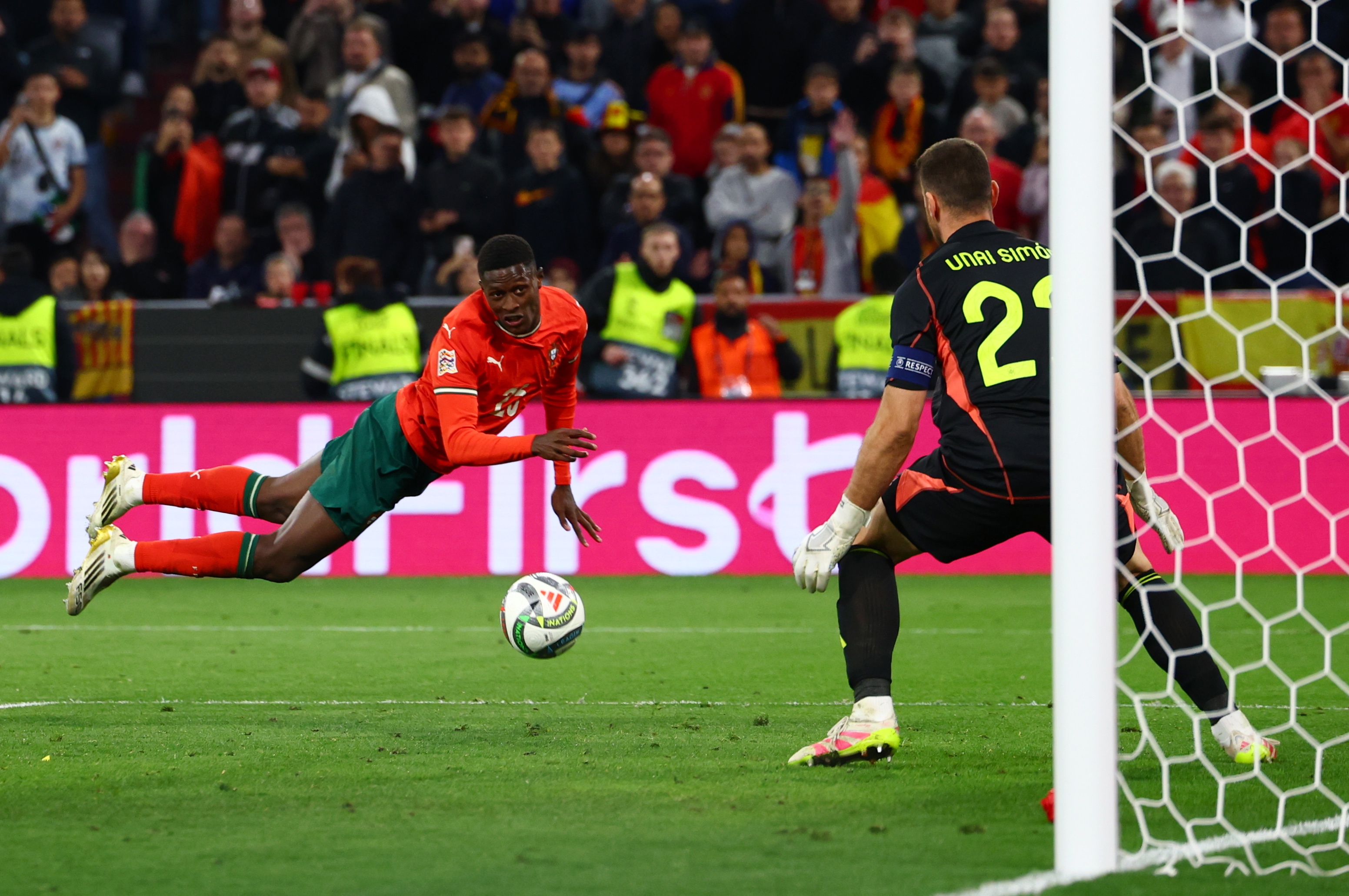 葡萄牙后卫在荷甲联赛表现出色