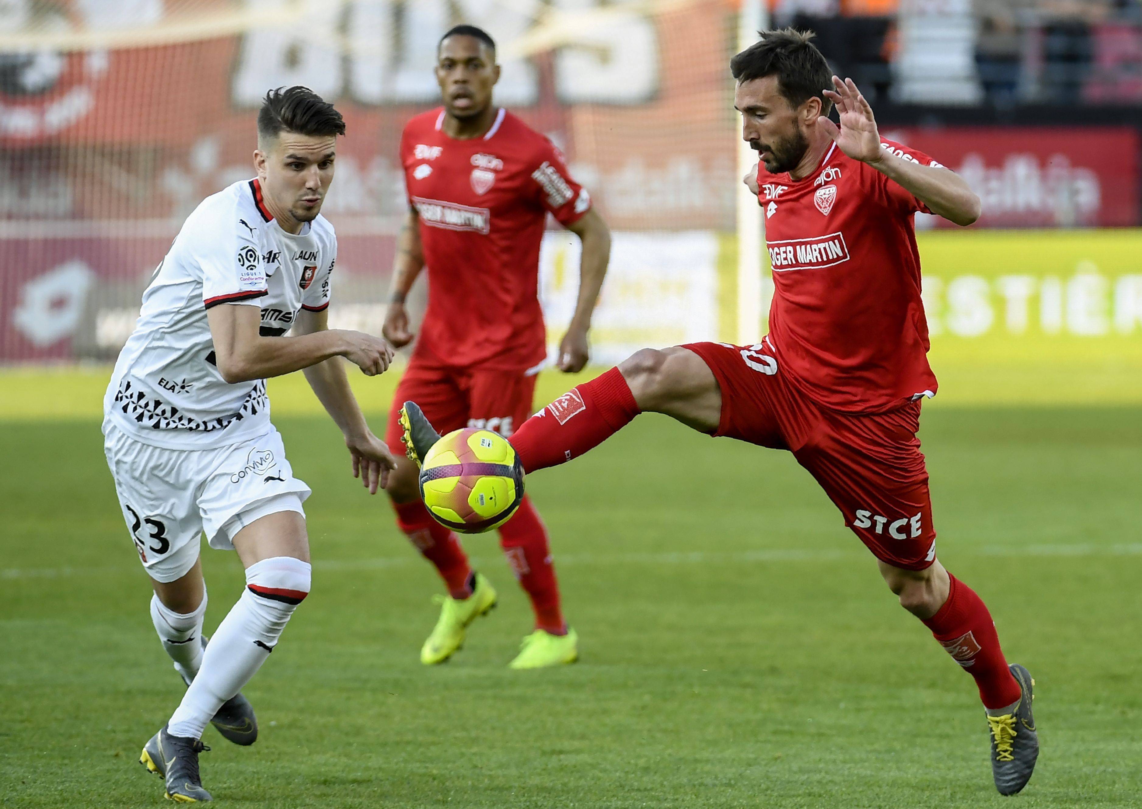 关于国际大赛足球比赛强势展开，竞争激烈的信息