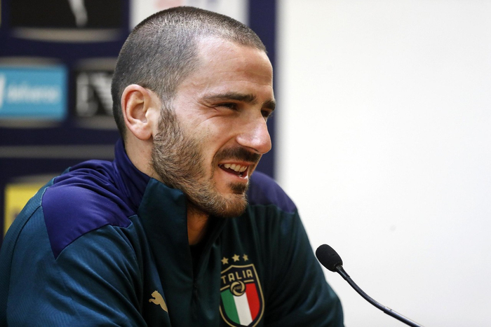 博努奇携手新球队迎接挑战，展现出色表现助球队前行