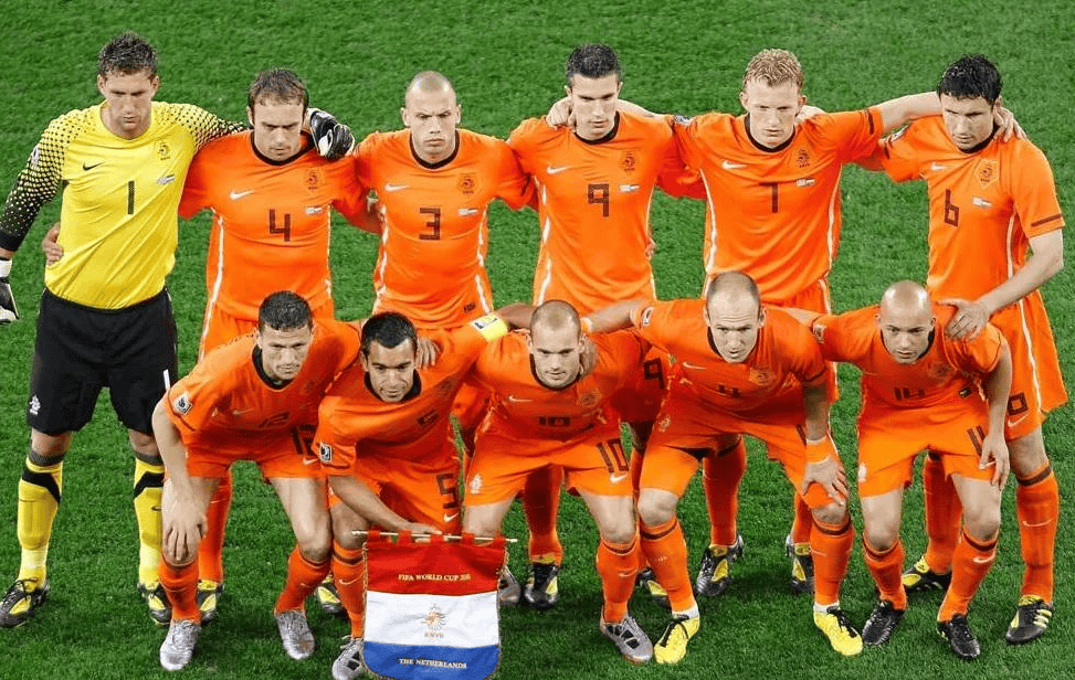 aoa体育馆-荷兰队携手晋级半决赛，赢得首胜