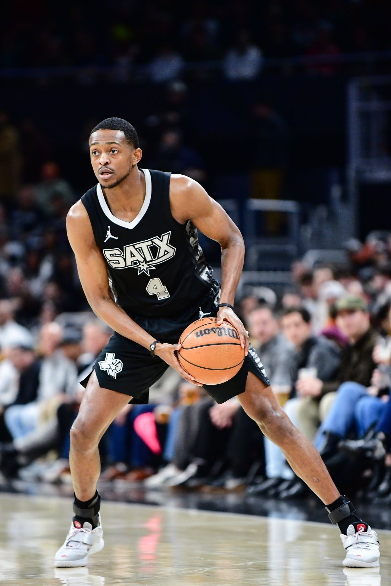 火箭客场击败马刺,豪取两连胜 火箭客场击败马刺,豪取两连胜