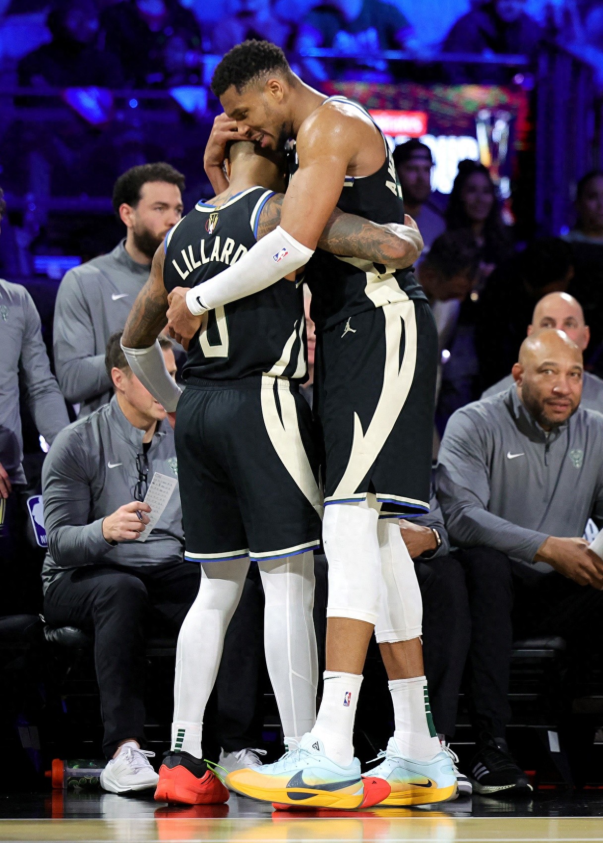 关于雄鹿大胜黄蜂开启主场连胜的信息 关于雄鹿大胜黄蜂开启主场连胜的信息