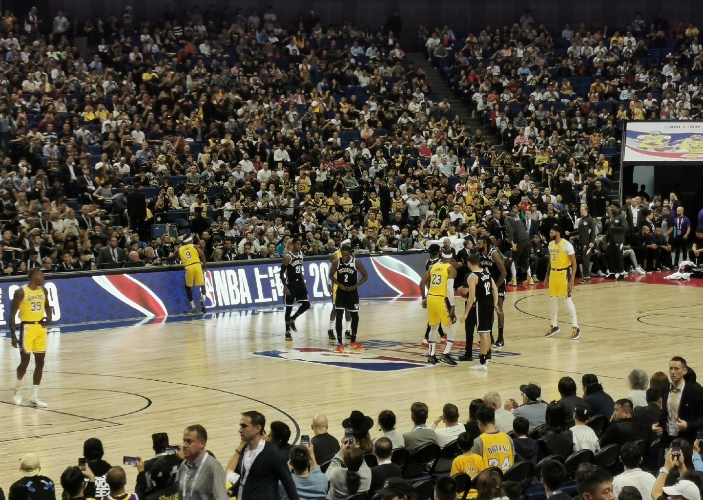 包含柏林田径赛场现场座无虚席,轰动一时的词条 包含柏林田径赛场现场座无虚席,轰动一时的词条